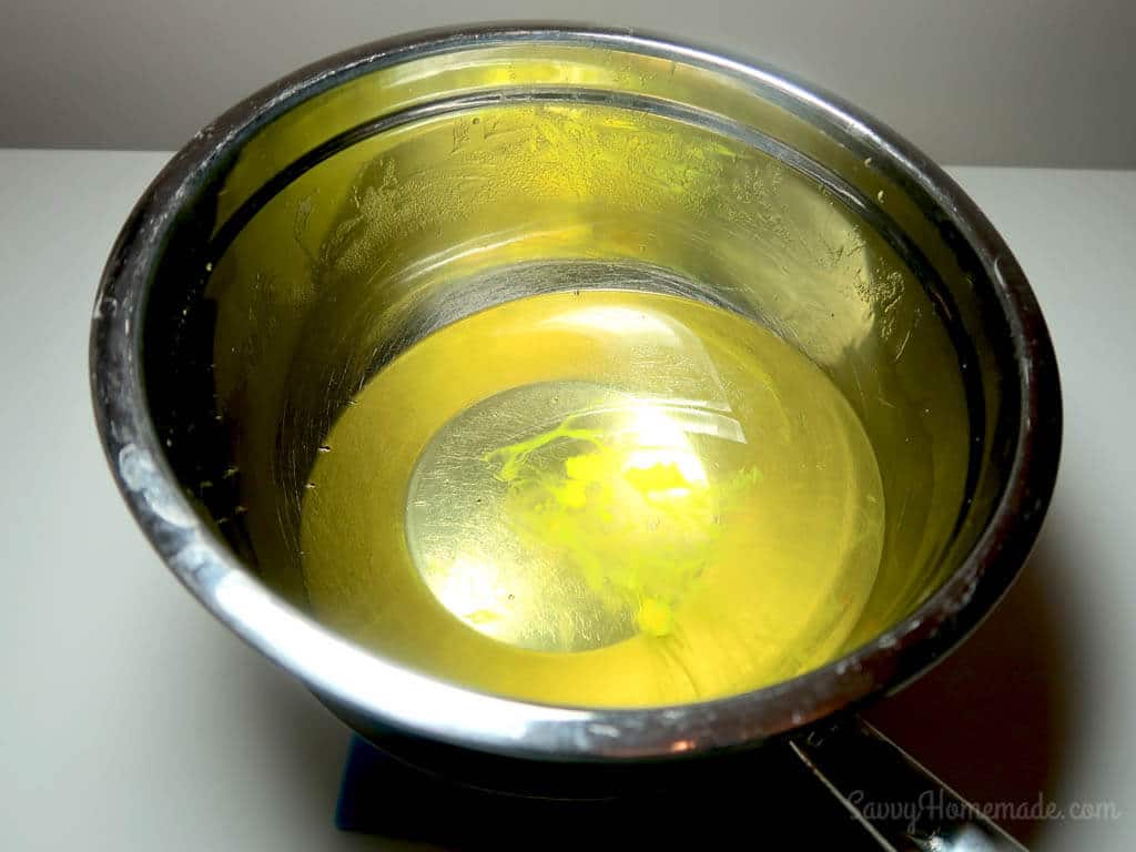 Once the wax has fully melted we can mix in the color