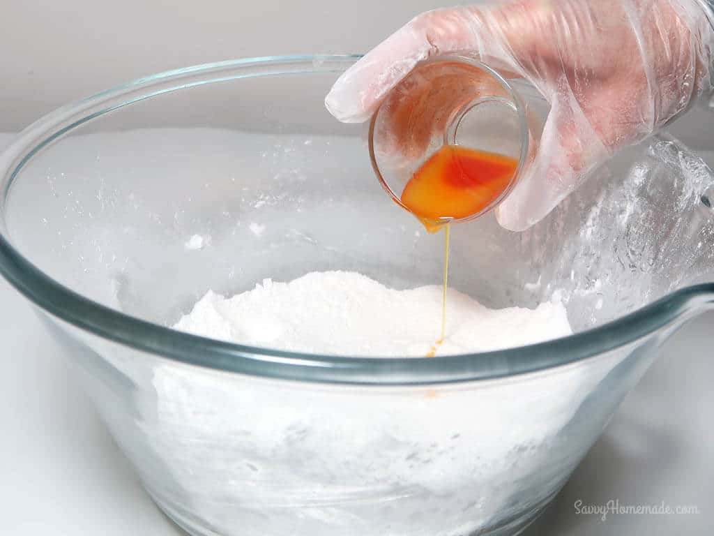 baking soda and liquid for bath bombs