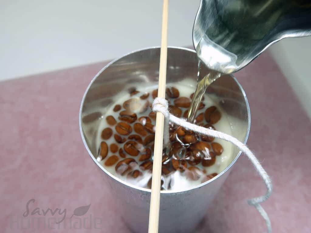 Once the wax has hardened, pour a final layer of your wax