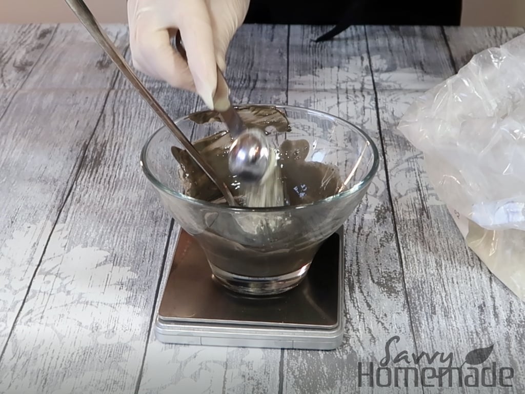You need it to be smoothly applied to the skin without dragging it.