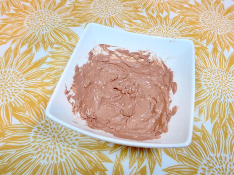 For one application, take one tablespoon of the dry clay mix and mix it with a little of the liquid part until you have a nice creamy consistency. For one application, take one tablespoon of the dry clay mix and mix it with a little of the liquid part until you have a nice creamy consistency.