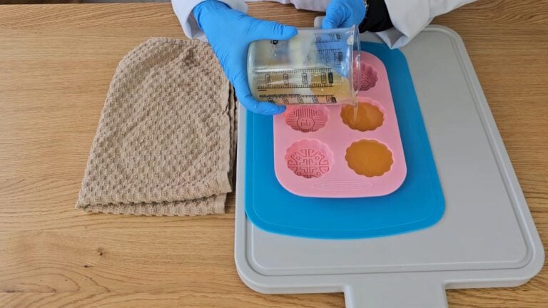 Pour the oils into the mold