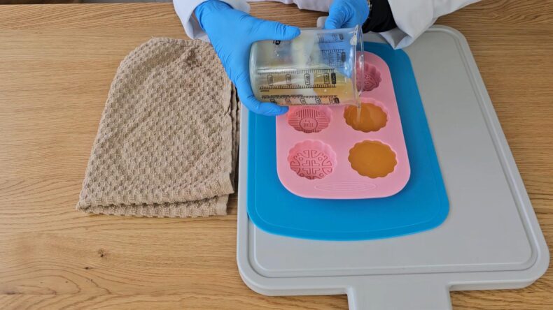 Pour the oils into the mold