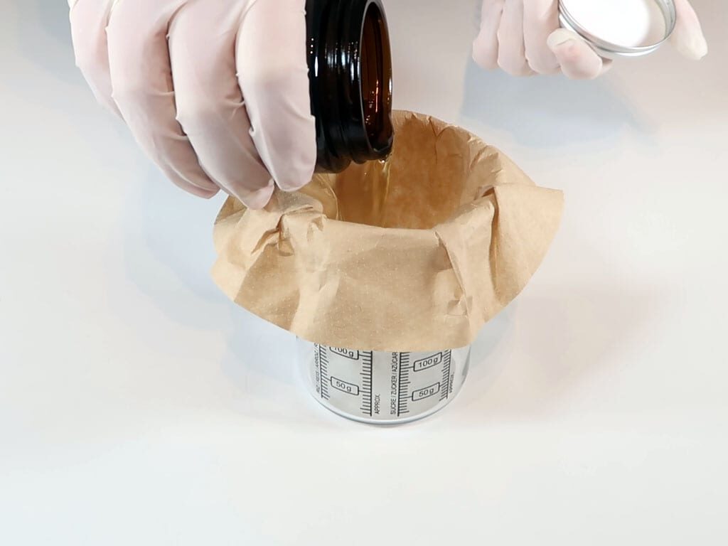 The mature eau de parfum filted with a coffee filter