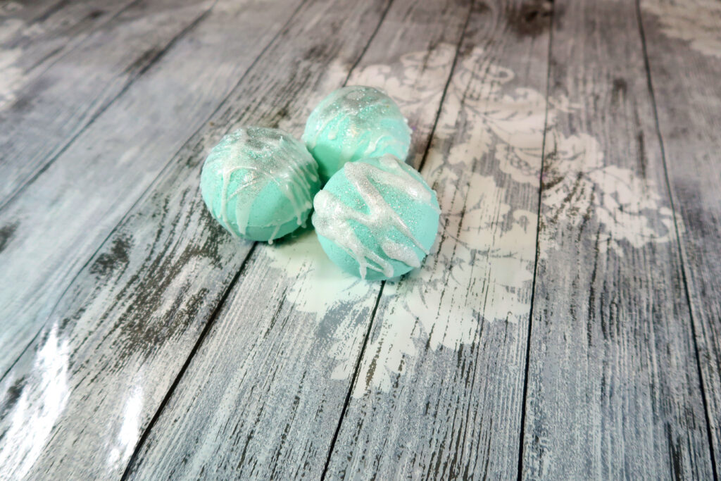 A DIY Bath Bomb Recipe For Maximum Benefits & Fizz