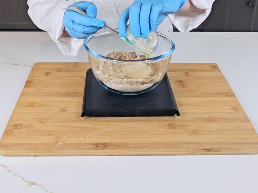 Mix the sugar and the oats