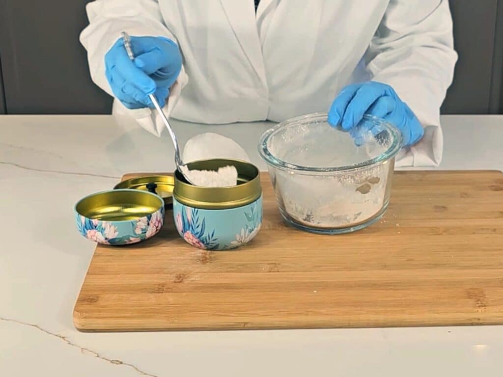 how to store baking soda dry shampoo