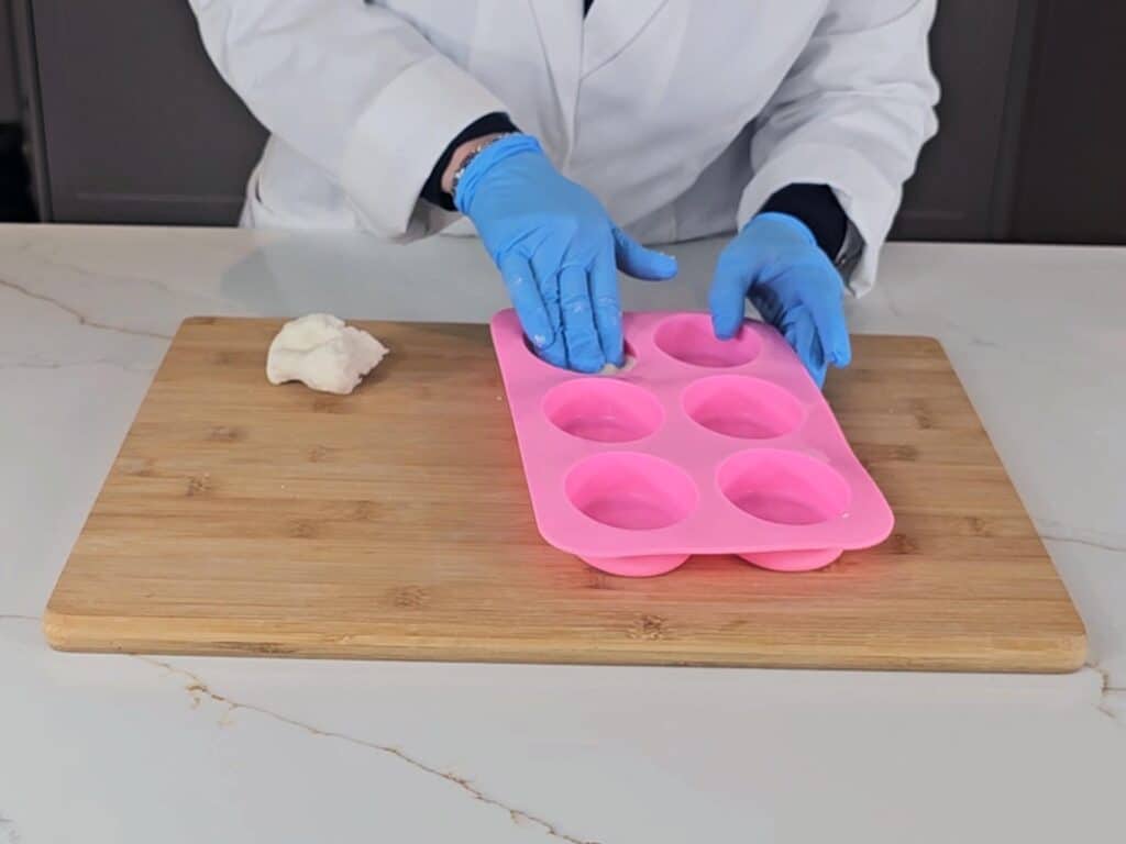 start filling the mold
