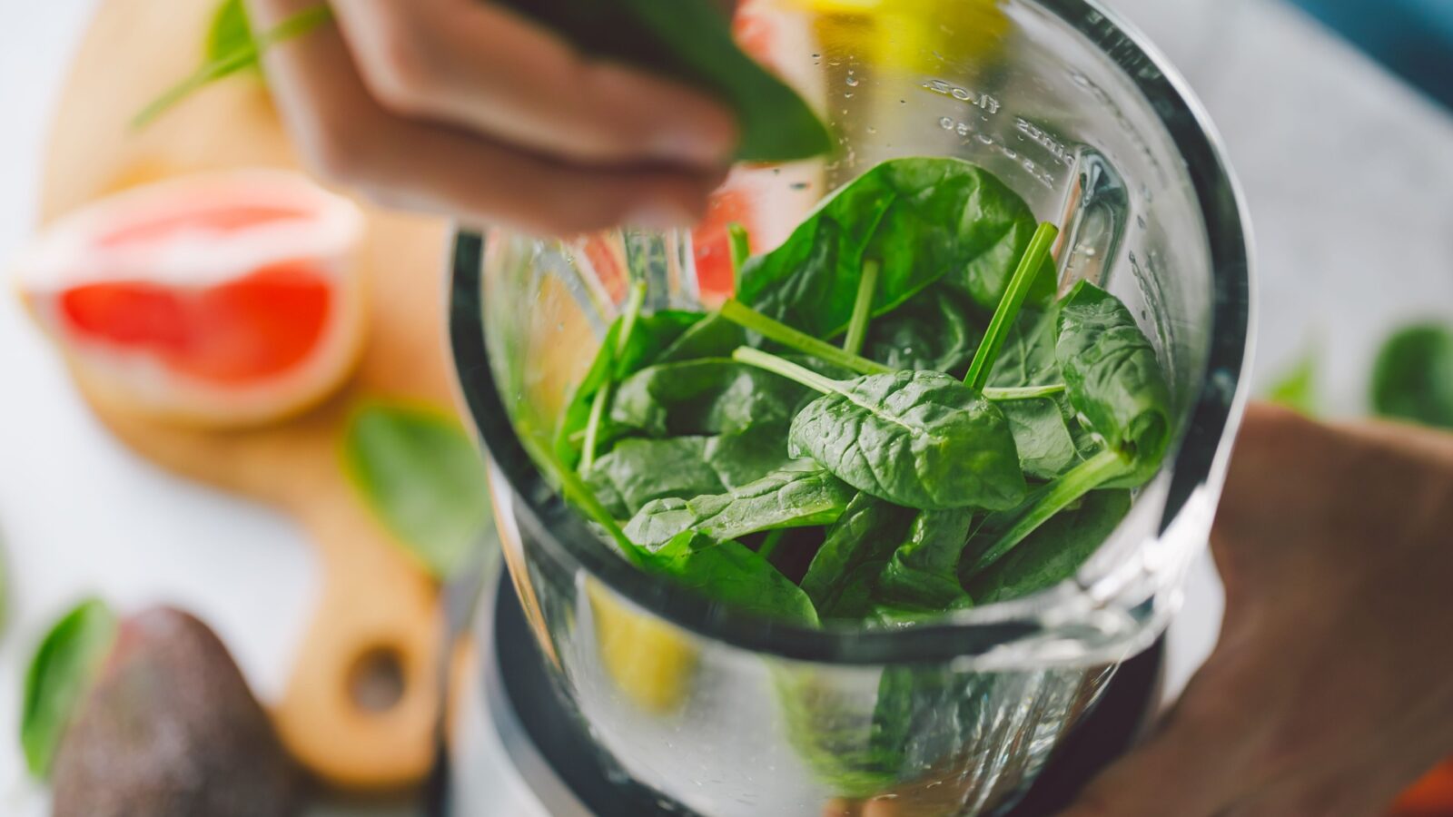 green spinach smoothie healthy food
