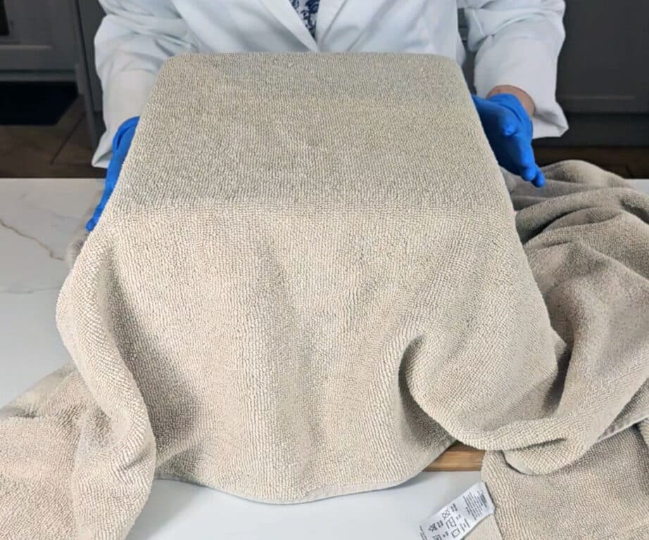 The mould is now covered with a cardboard box and an old towel to keep it insulated