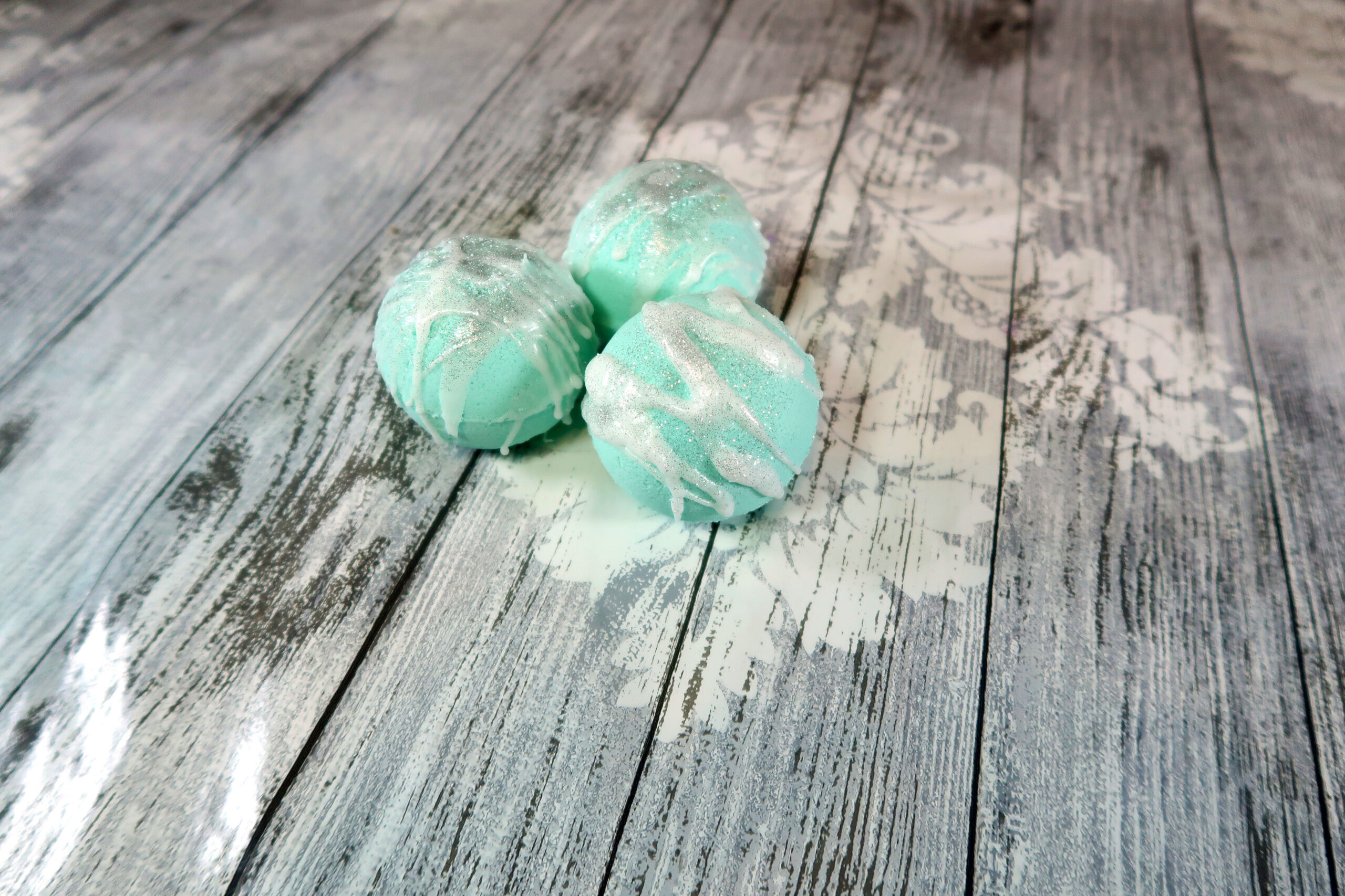 peppermint-bath-bomb-pic DIY Peppermint Cream Bath Bombs
