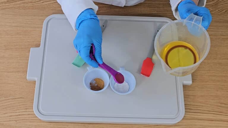 Place the zinc oxide into a separate small container and add around a tablespoon of oil. Place the zinc oxide into a separate small container and add around a tablespoon of oil.