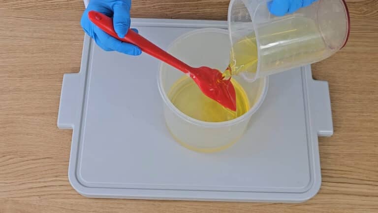 Add the olive oil, giving it a quick stir. Add the olive oil, giving it a quick stir.