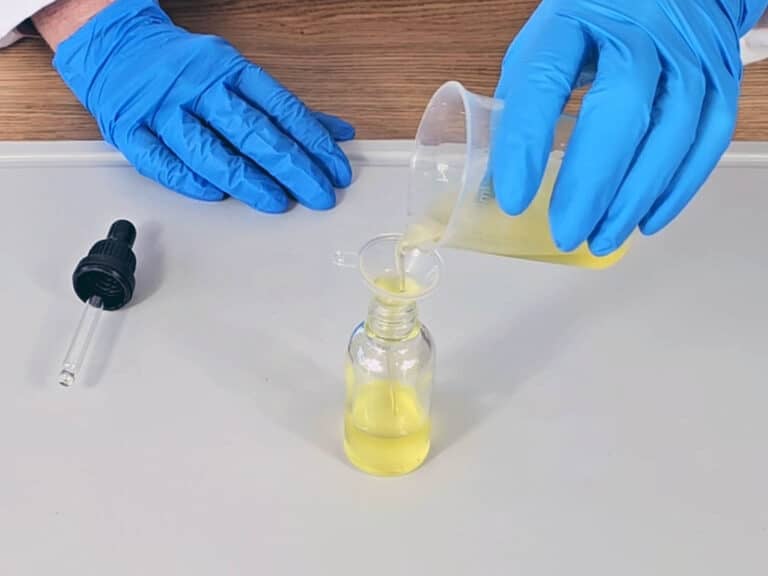 Pour the oils into a small bottle.