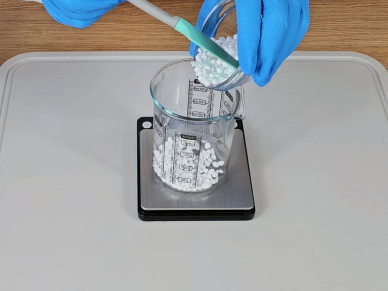 Weigh the coconut oil, cetyl alcohol and olivem 1000 into a heat safe beaker Weigh the coconut oil, cetyl alcohol and olivem 1000 into a heat safe beaker