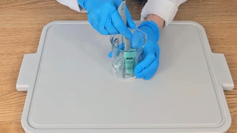 mix the glycerin and the hydroxyethyl cellulose.