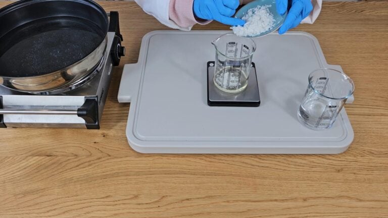 weigh out and mix together all the phase B part ingredients weigh out and mix together all the phase B part ingredients