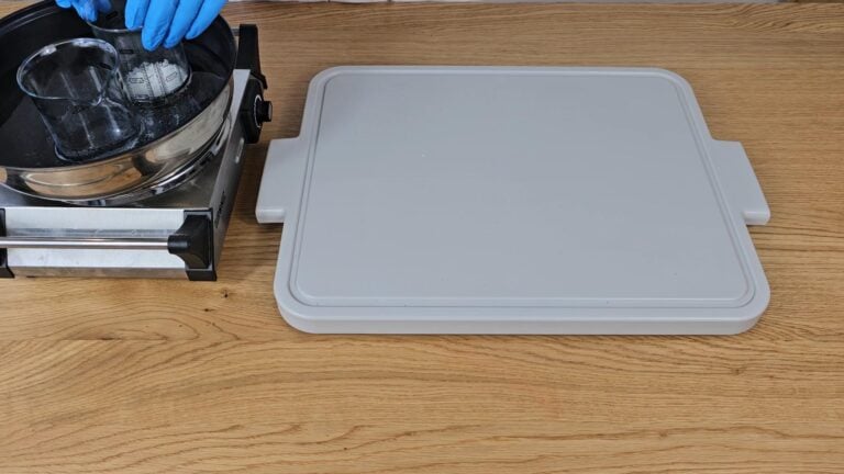 Let the beakers sit in the simmering water Let the beakers sit in the simmering water