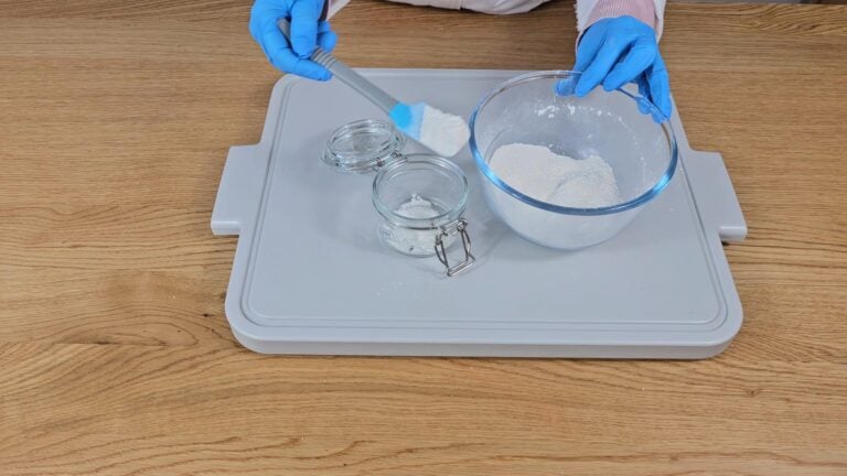 Transfer homemade face wash to a jar with a scoop ready for use Transfer homemade face wash to a jar with a scoop ready for use