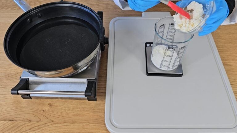 Weigh the cetyl alcohol, stearic acid, kokum butter, sweet almond and camillia oil into a clean heatproof container Weigh the cetyl alcohol, stearic acid, kokum butter, sweet almond and camillia oil into a clean heatproof container