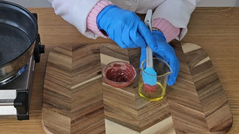 Add a little of the color paste to the oils and stir well. Add a little of the color paste to the oils and stir well.